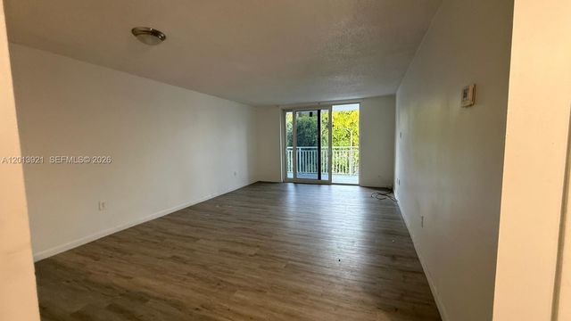 6940 Miami Gardens Dr 1-320, Hialeah, FL 33015