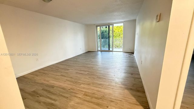 6940 Miami Gardens Dr 1-320, Hialeah, FL 33015