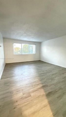 6940 Miami Gardens Dr 1-320, Hialeah, FL 33015