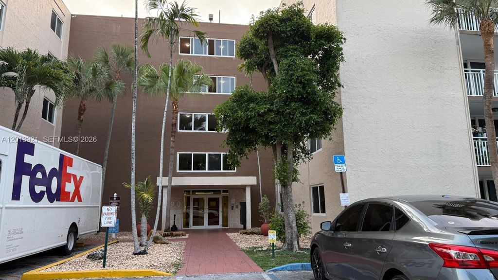 6940 Miami Gardens Dr 1-320, Hialeah, FL 33015