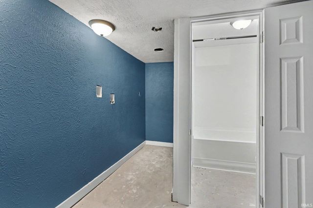 911 N Adams Street, South Bend, IN 46628