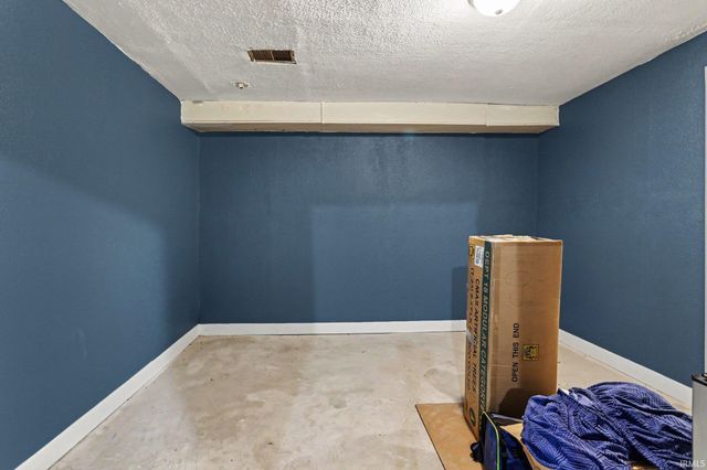 911 N Adams Street, South Bend, IN 46628