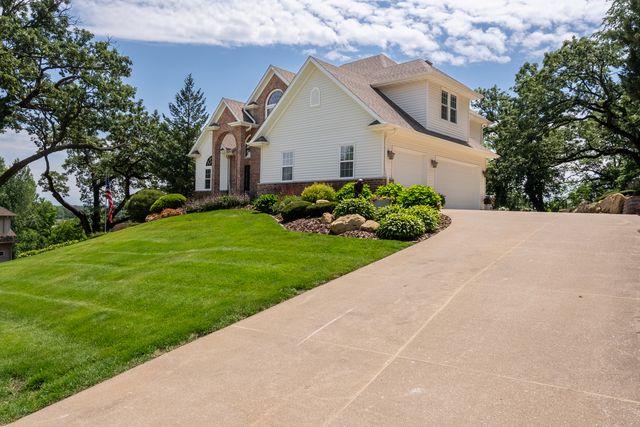 6799 Ridges Court, Bettendorf, IA 52722