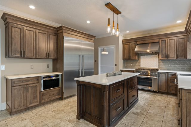 6799 Ridges Court, Bettendorf, IA 52722