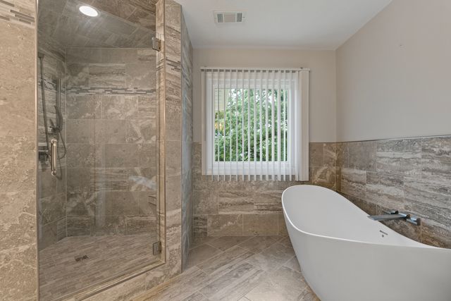 6799 Ridges Court, Bettendorf, IA 52722
