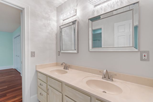 6799 Ridges Court, Bettendorf, IA 52722