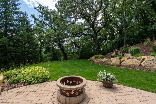 6799 Ridges Court, Bettendorf, IA 52722