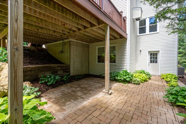 6799 Ridges Court, Bettendorf, IA 52722