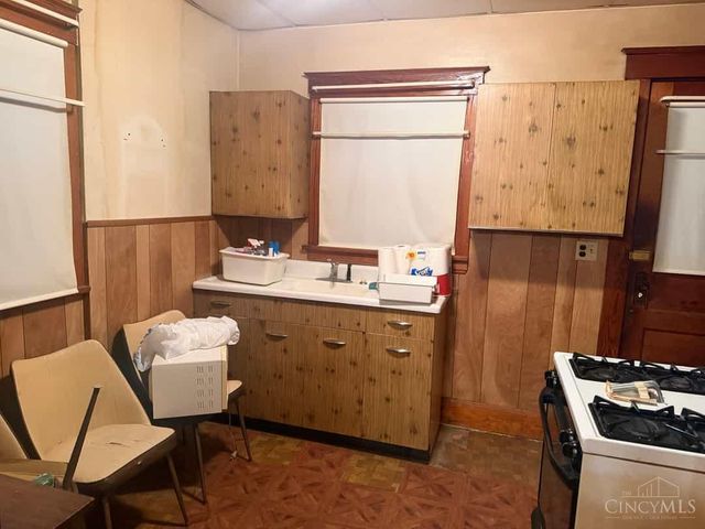 813 Greenwich Avenue, Cincinnati, OH 45238