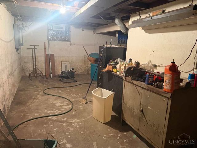 813 Greenwich Avenue, Cincinnati, OH 45238