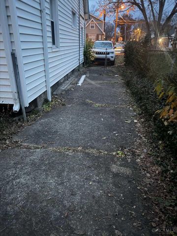 813 Greenwich Avenue, Cincinnati, OH 45238