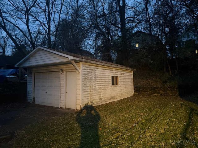 813 Greenwich Avenue, Cincinnati, OH 45238