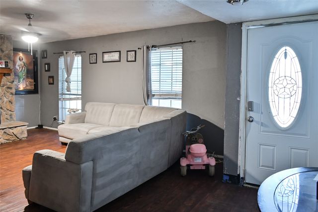 1831 E Peters Colony Road, Carrollton, TX 75007