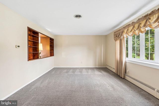 1111 RAVEN DR, Baltimore, MD 21227