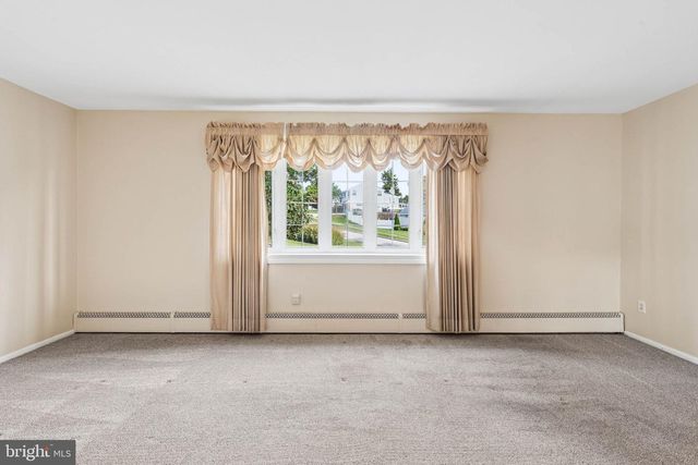 1111 RAVEN DR, Baltimore, MD 21227