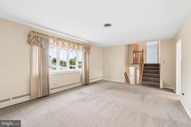1111 RAVEN DR, Baltimore, MD 21227