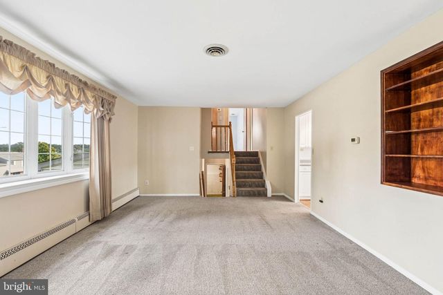 1111 RAVEN DR, Baltimore, MD 21227