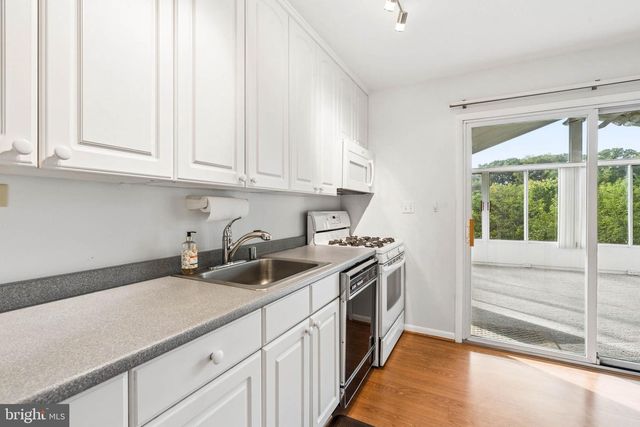 1111 RAVEN DR, Baltimore, MD 21227