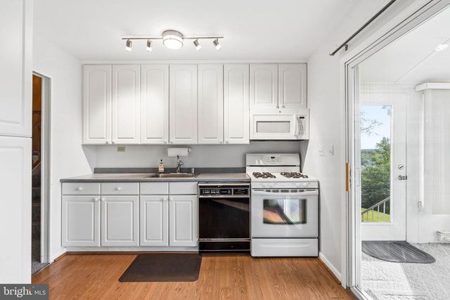 1111 RAVEN DR, Baltimore, MD 21227