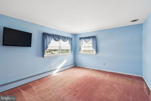 1111 RAVEN DR, Baltimore, MD 21227