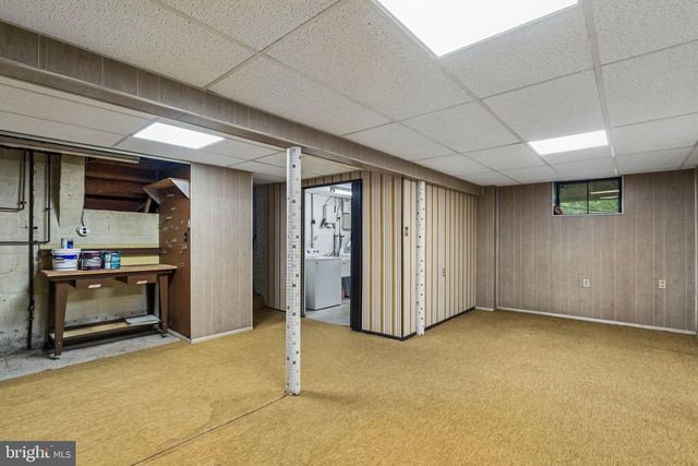1111 RAVEN DR, Baltimore, MD 21227