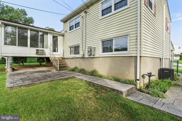 1111 RAVEN DR, Baltimore, MD 21227