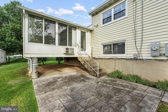 1111 RAVEN DR, Baltimore, MD 21227