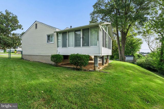 1111 RAVEN DR, Baltimore, MD 21227