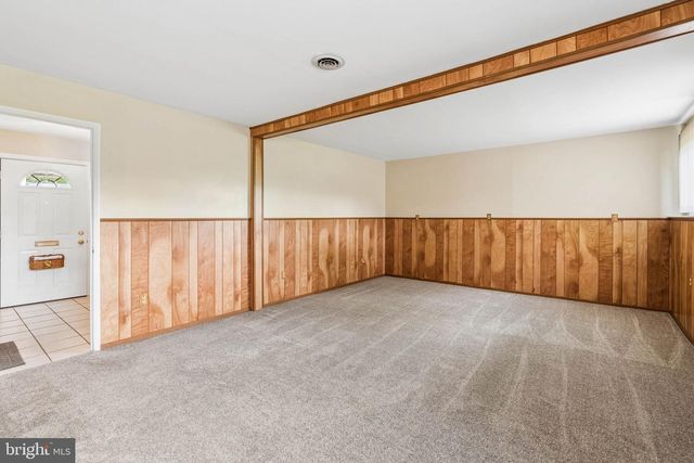 1111 RAVEN DR, Baltimore, MD 21227