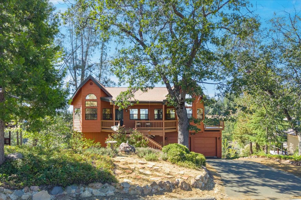 1016 Sandalwood Dr, Murphys, CA 95247