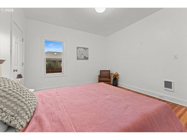 7336 Se STEELE St, Portland, OR 97206