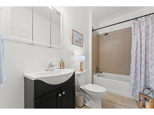 7336 Se STEELE St, Portland, OR 97206