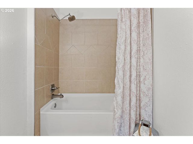 7336 Se STEELE St, Portland, OR 97206