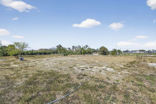 16296 Deer Path Lane, Wellington, FL 33470