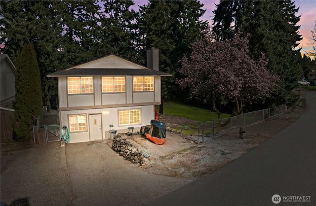 2138 SW 305th Street, Federal Way, WA 98023