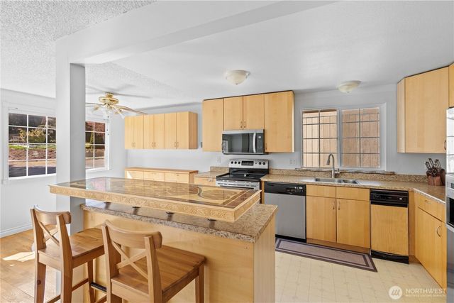 2138 SW 305th Street, Federal Way, WA 98023