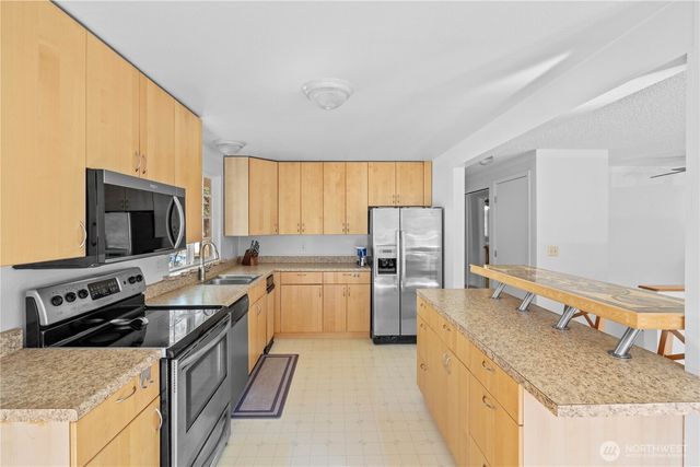 2138 SW 305th Street, Federal Way, WA 98023