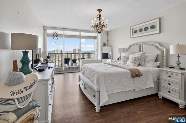 6 Horizon Road 1704, Fort Lee, NJ 07024