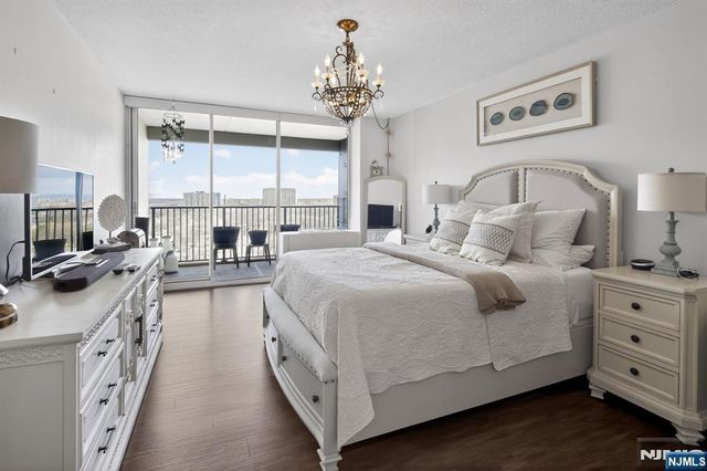 6 Horizon Road 1704, Fort Lee, NJ 07024