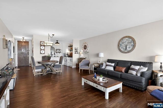 6 Horizon Road 1704, Fort Lee, NJ 07024