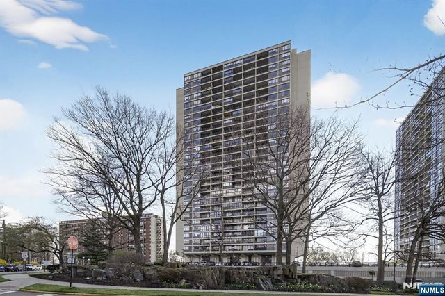 6 Horizon Road 1704, Fort Lee, NJ 07024