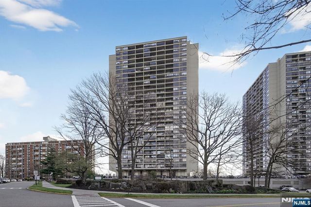 6 Horizon Road 1704, Fort Lee, NJ 07024