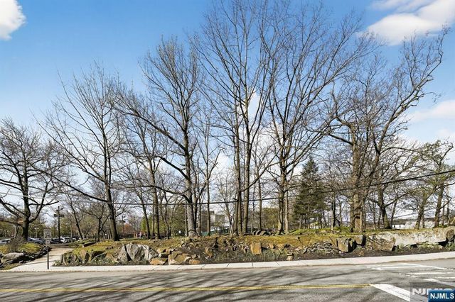 6 Horizon Road 1704, Fort Lee, NJ 07024