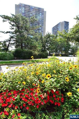 6 Horizon Road 1704, Fort Lee, NJ 07024