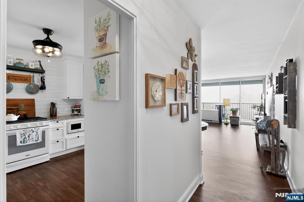 6 Horizon Road 1704, Fort Lee, NJ 07024