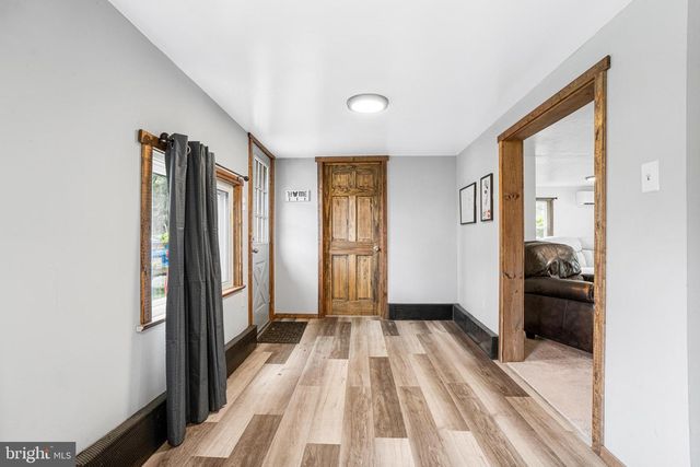 1087 CHESTNUT ST, Douglassville, PA 19518