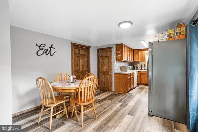 1087 CHESTNUT ST, Douglassville, PA 19518