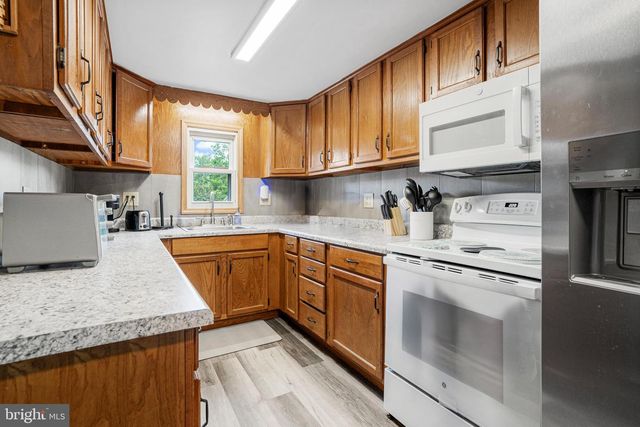 1087 CHESTNUT ST, Douglassville, PA 19518