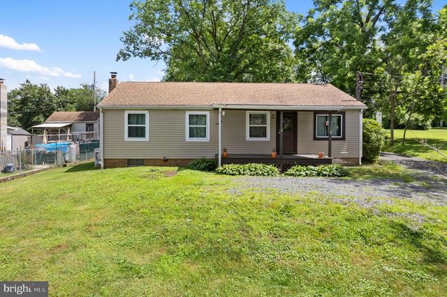 1087 CHESTNUT ST, Douglassville, PA 19518