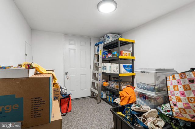 1087 CHESTNUT ST, Douglassville, PA 19518